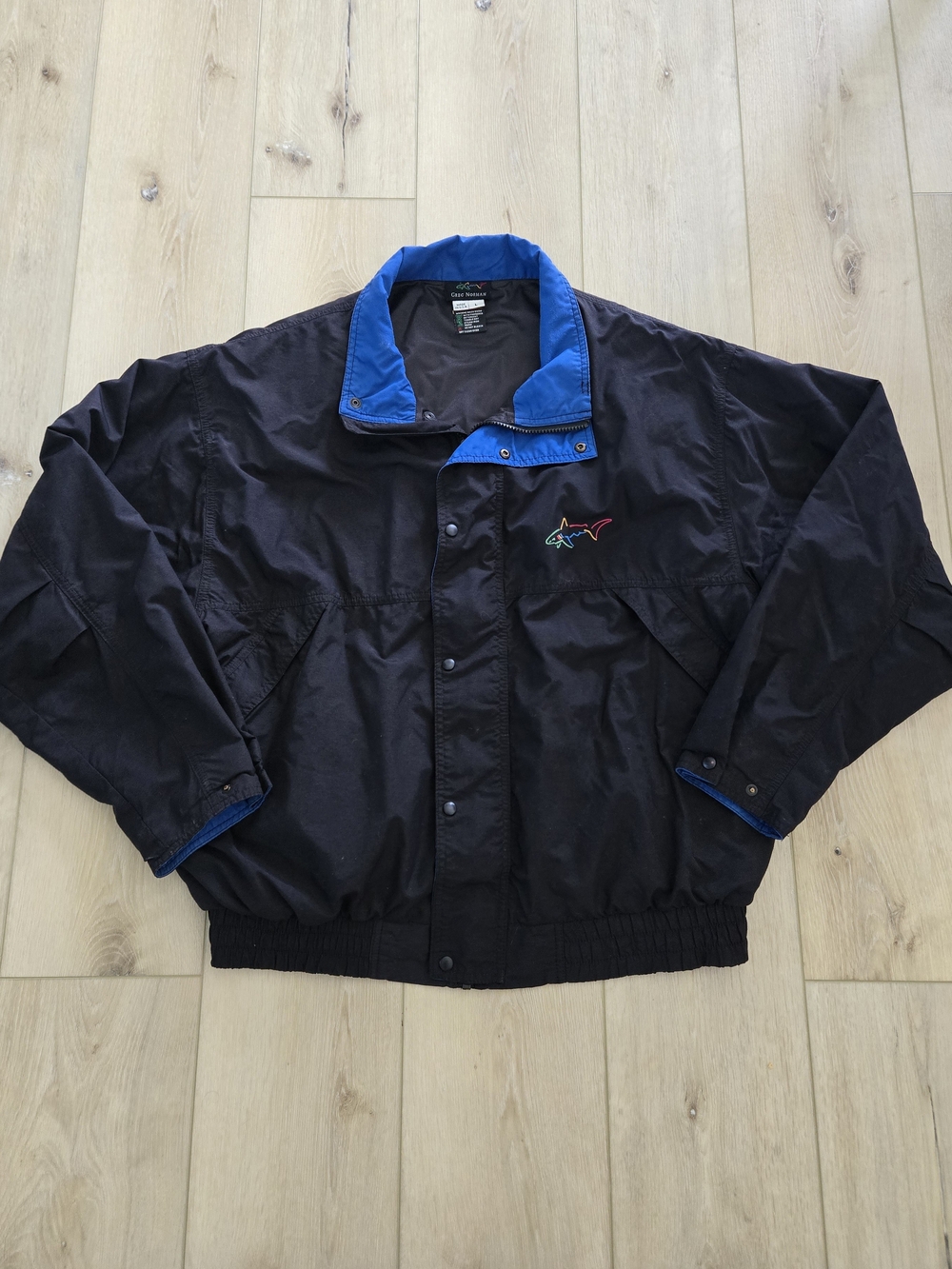 VNTG Greg Norman Men’s L Black/Blue Nylon Windbreaker Full Zip Snap Lined Logo